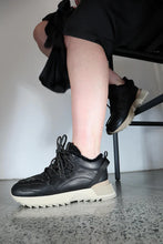 Load image into Gallery viewer, Oakley - Black (36,38)