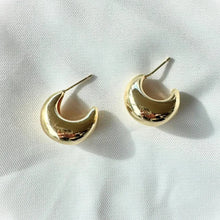 Load image into Gallery viewer, Dew Drop Studs - Gold
