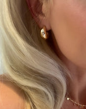 Load image into Gallery viewer, Dew Drop Studs - Gold
