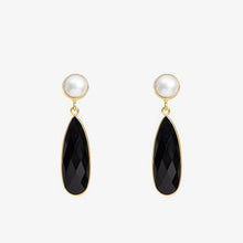 Load image into Gallery viewer, Pearl &amp; Black Crystal Cut Earring
