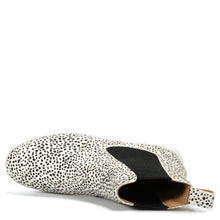 Load image into Gallery viewer, Chelsea City - Snow Leopard (size 36,42)
